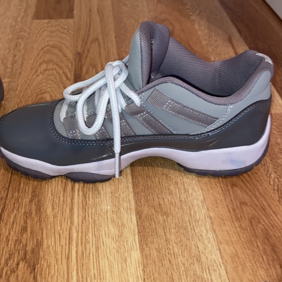 Jordan 11’s low top retro cool grays, size 6.5 in women’s - Picture 5 of 8